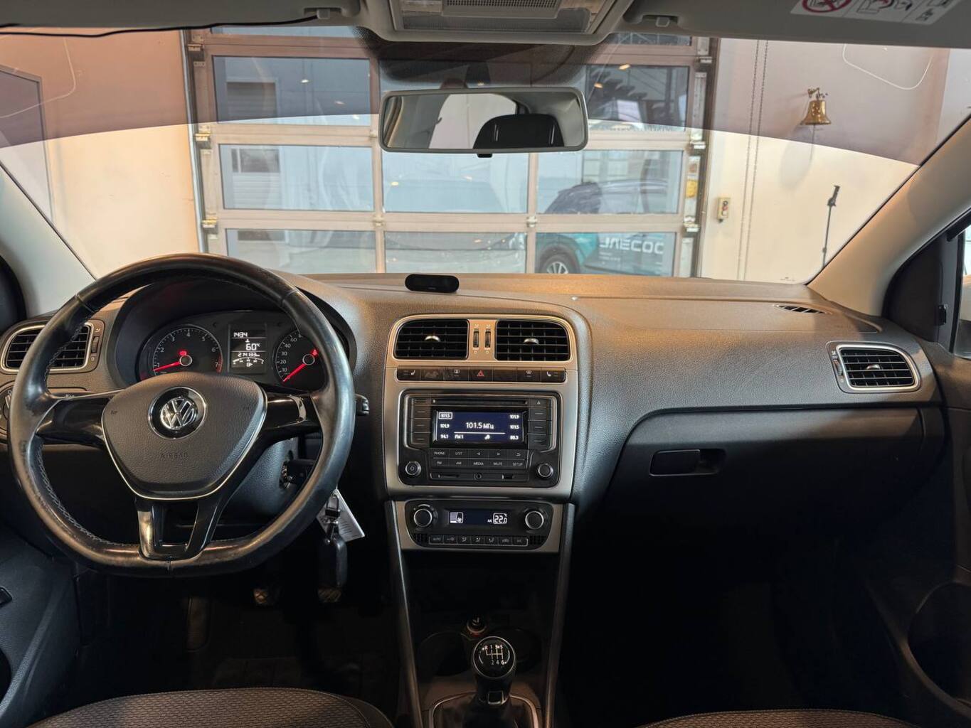 VOLKSWAGEN POLO