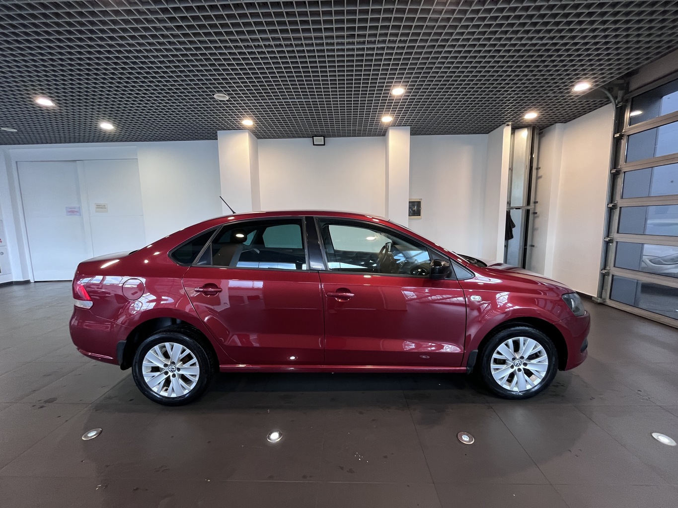 VOLKSWAGEN POLO