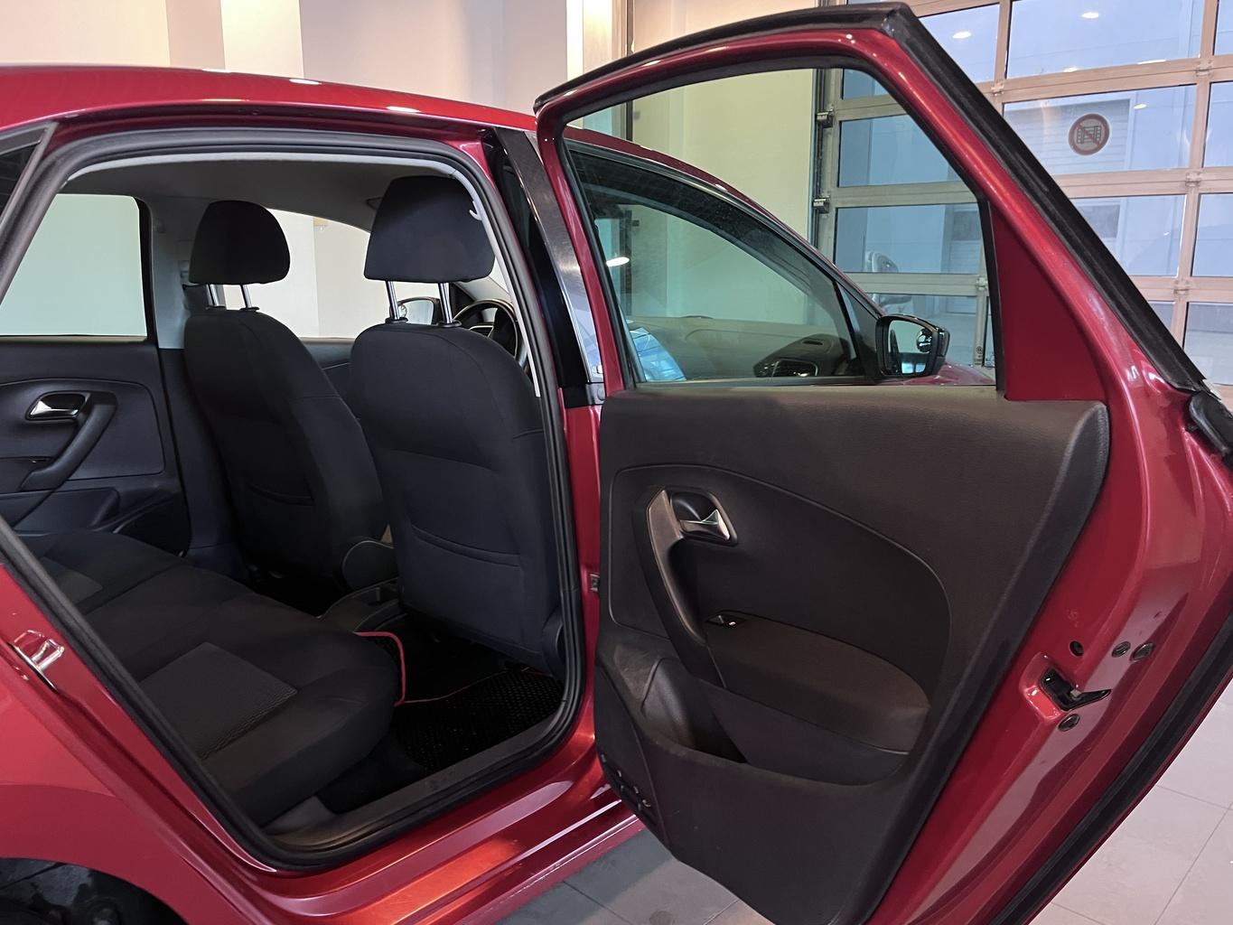 VOLKSWAGEN POLO