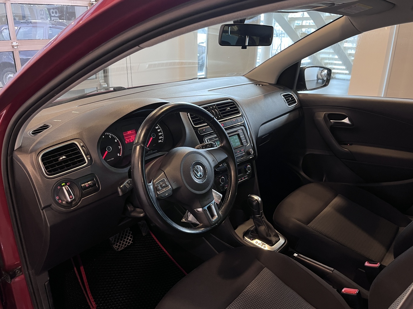 VOLKSWAGEN POLO
