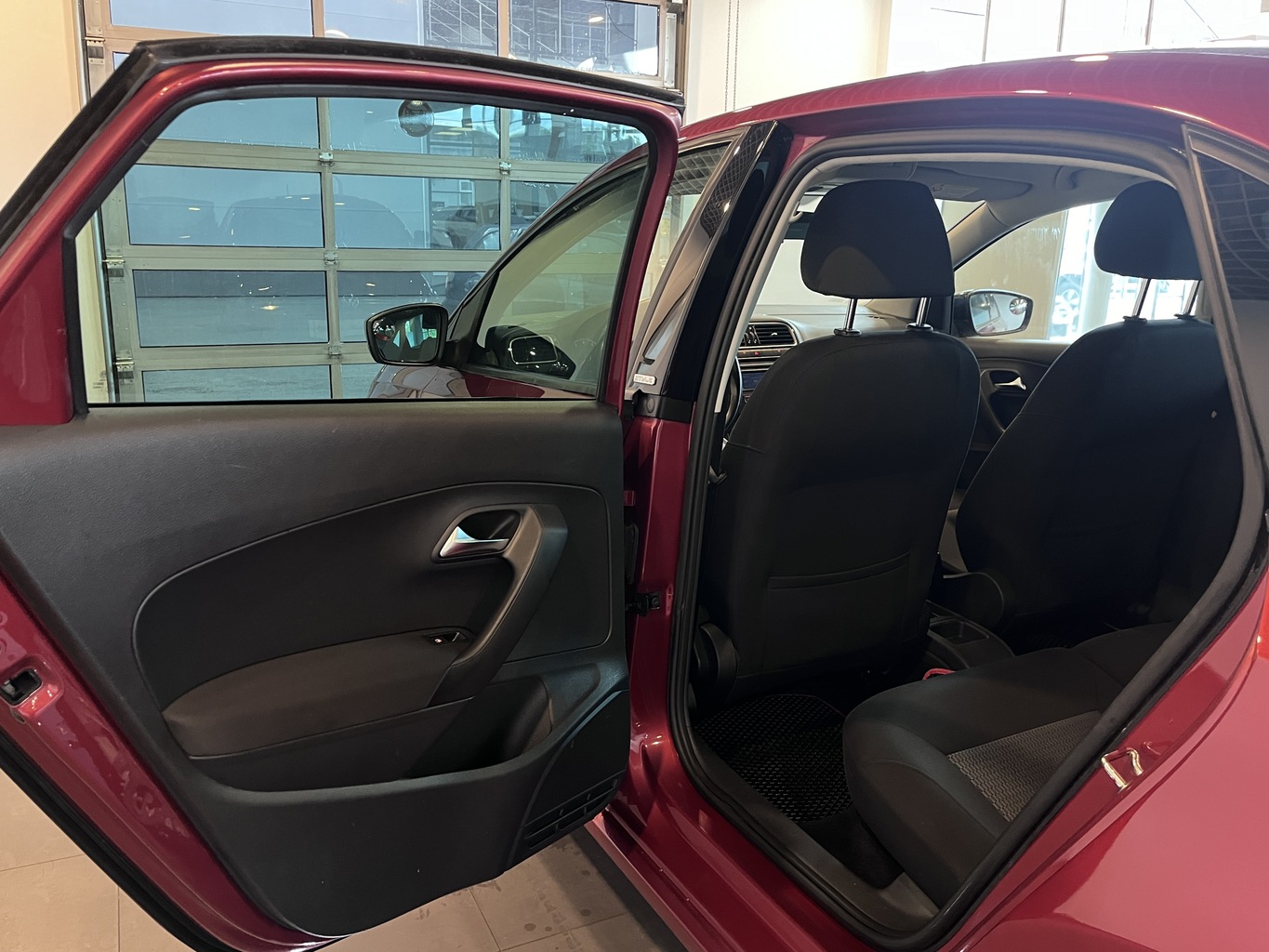 VOLKSWAGEN POLO