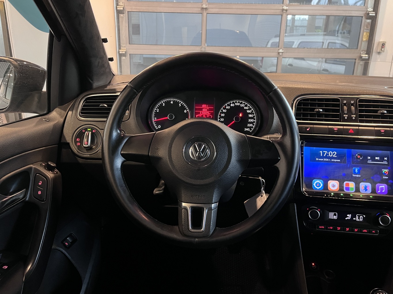 VOLKSWAGEN POLO