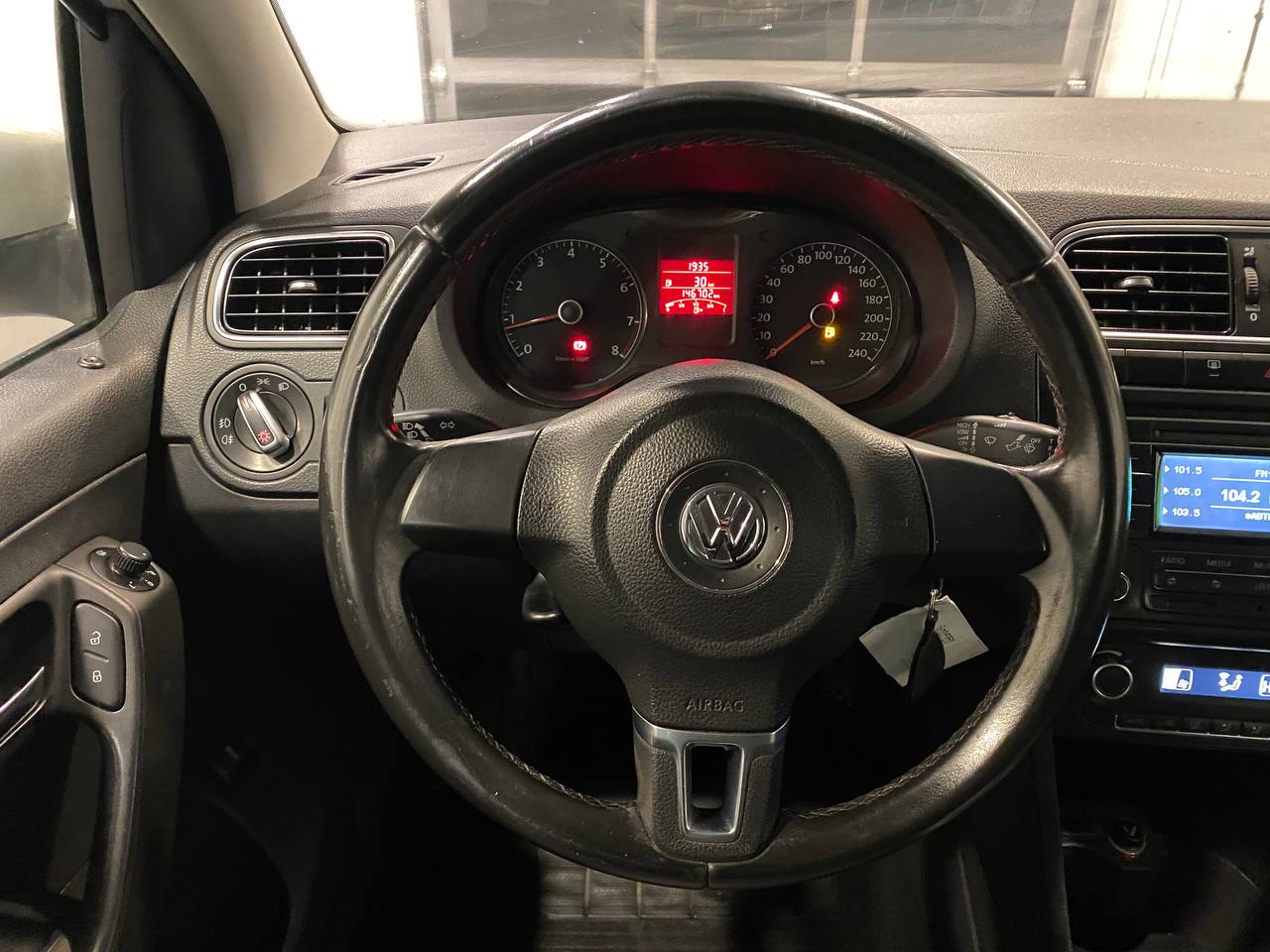 VOLKSWAGEN POLO