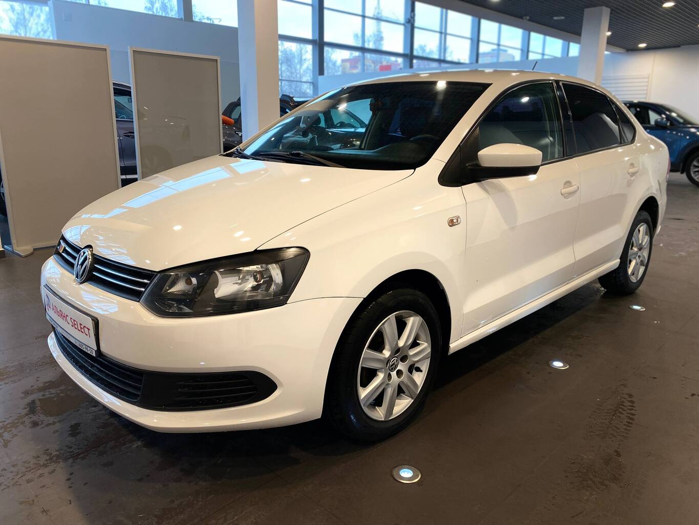 VOLKSWAGEN POLO