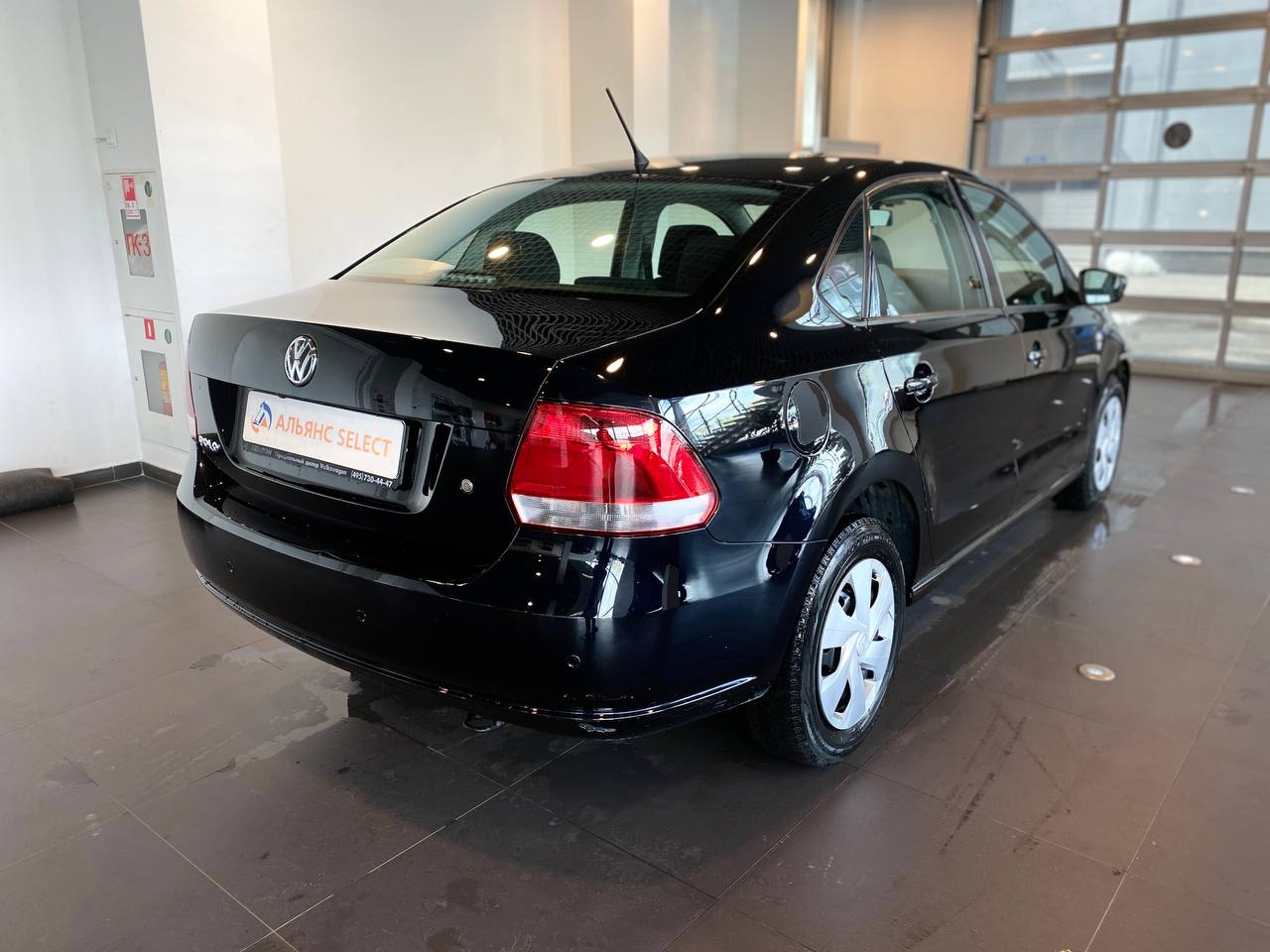 VOLKSWAGEN POLO