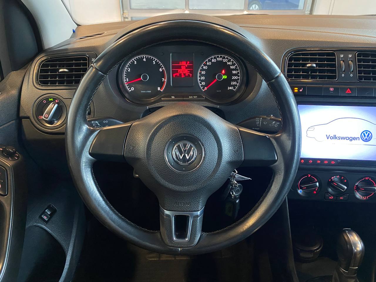 VOLKSWAGEN POLO