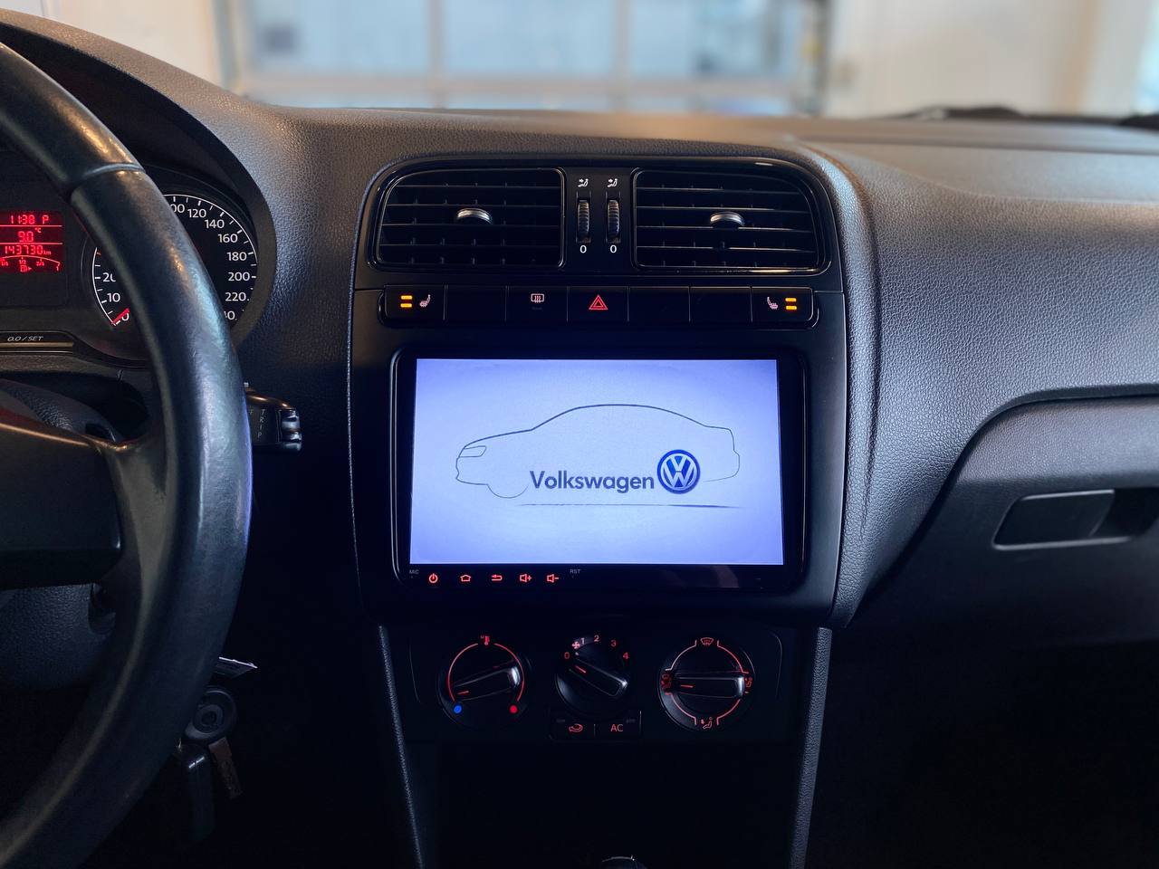 VOLKSWAGEN POLO