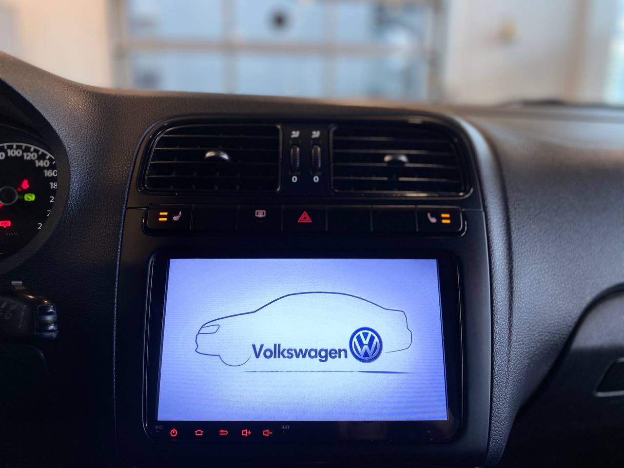 VOLKSWAGEN POLO