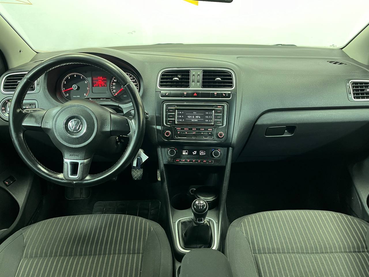 VOLKSWAGEN POLO