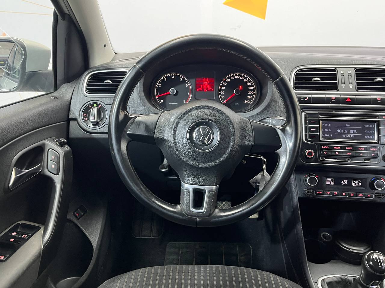 VOLKSWAGEN POLO