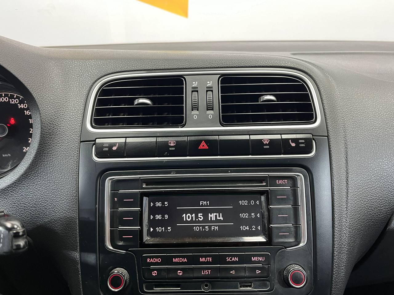 VOLKSWAGEN POLO