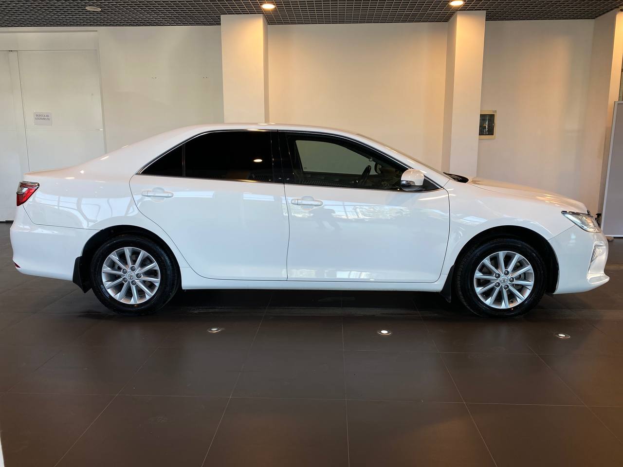 TOYOTA CAMRY