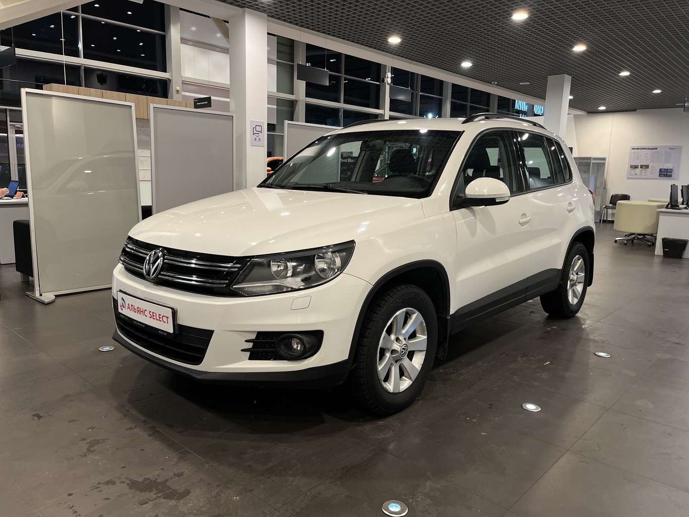 VOLKSWAGEN TIGUAN