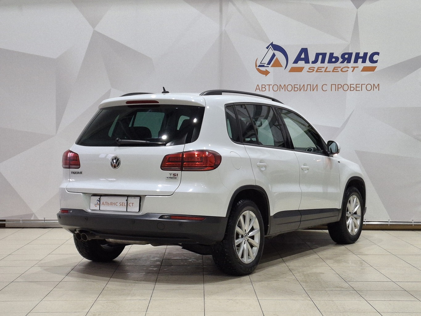 VOLKSWAGEN TIGUAN