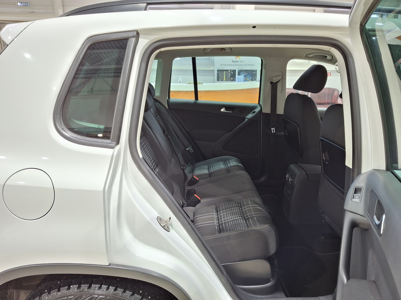 VOLKSWAGEN TIGUAN