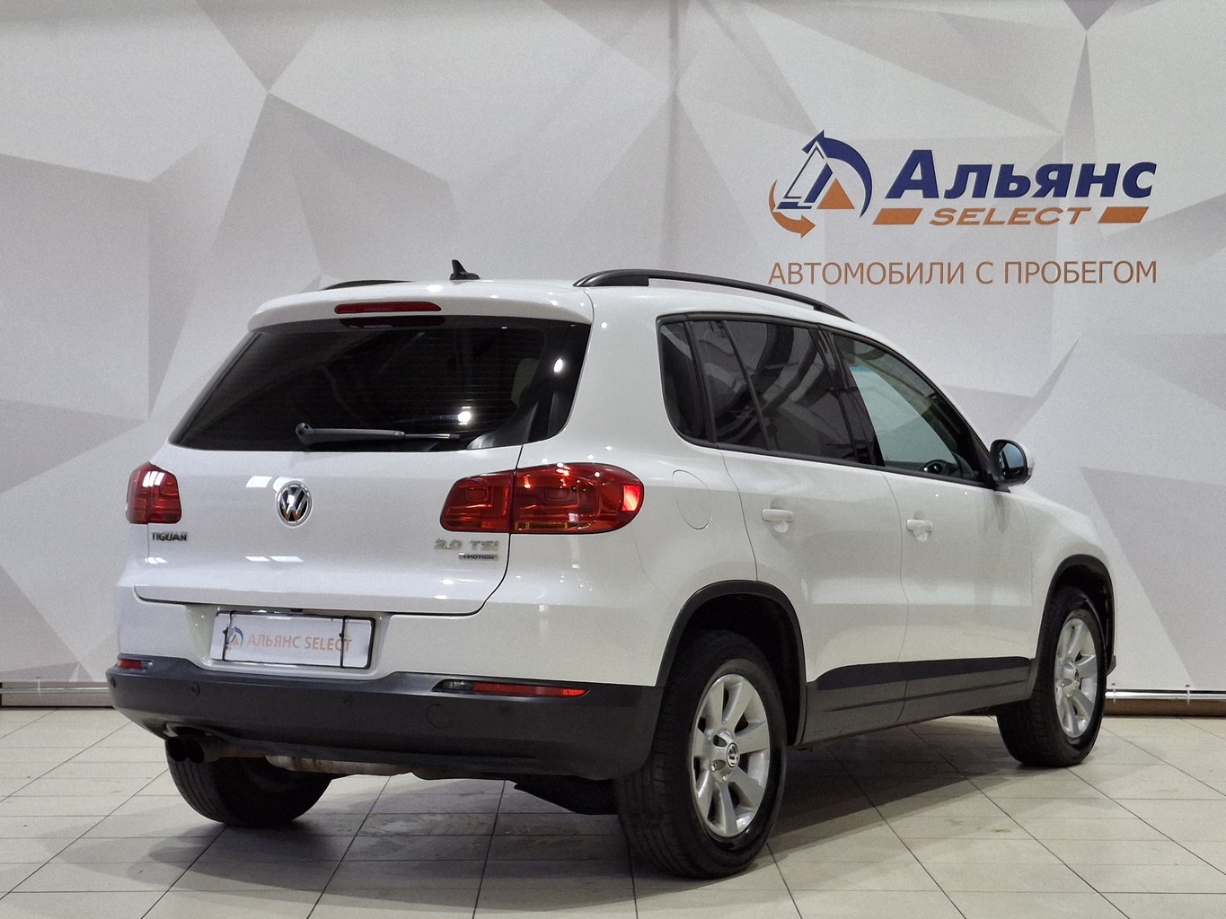 VOLKSWAGEN TIGUAN