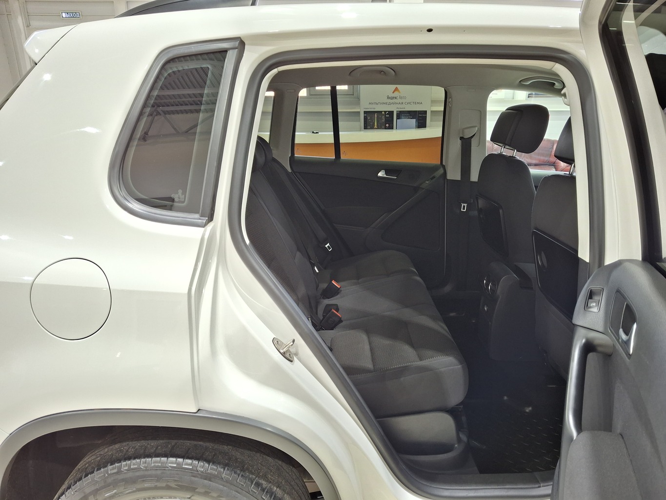 VOLKSWAGEN TIGUAN