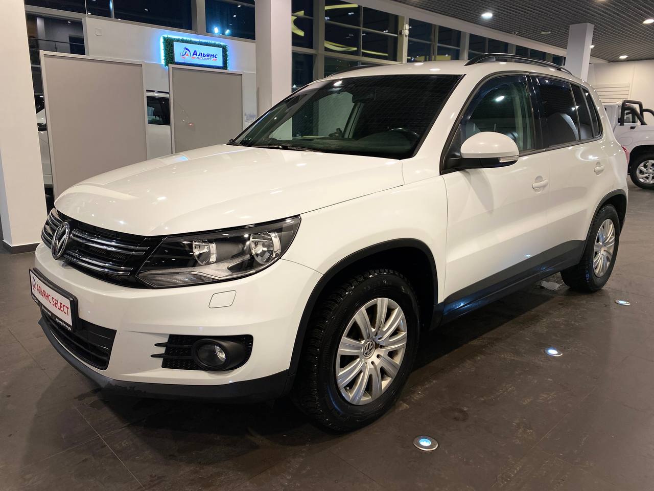 VOLKSWAGEN TIGUAN