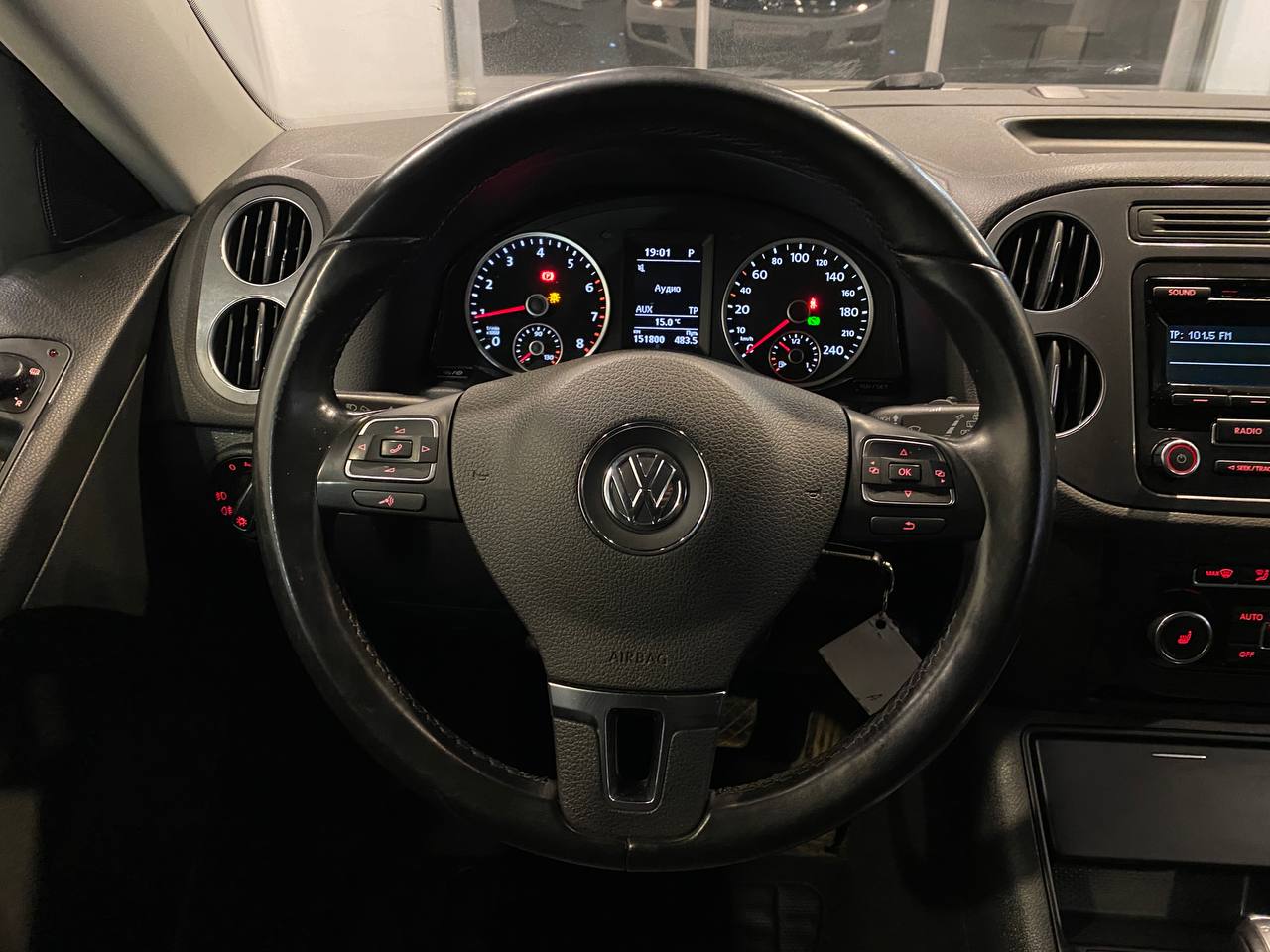 VOLKSWAGEN TIGUAN