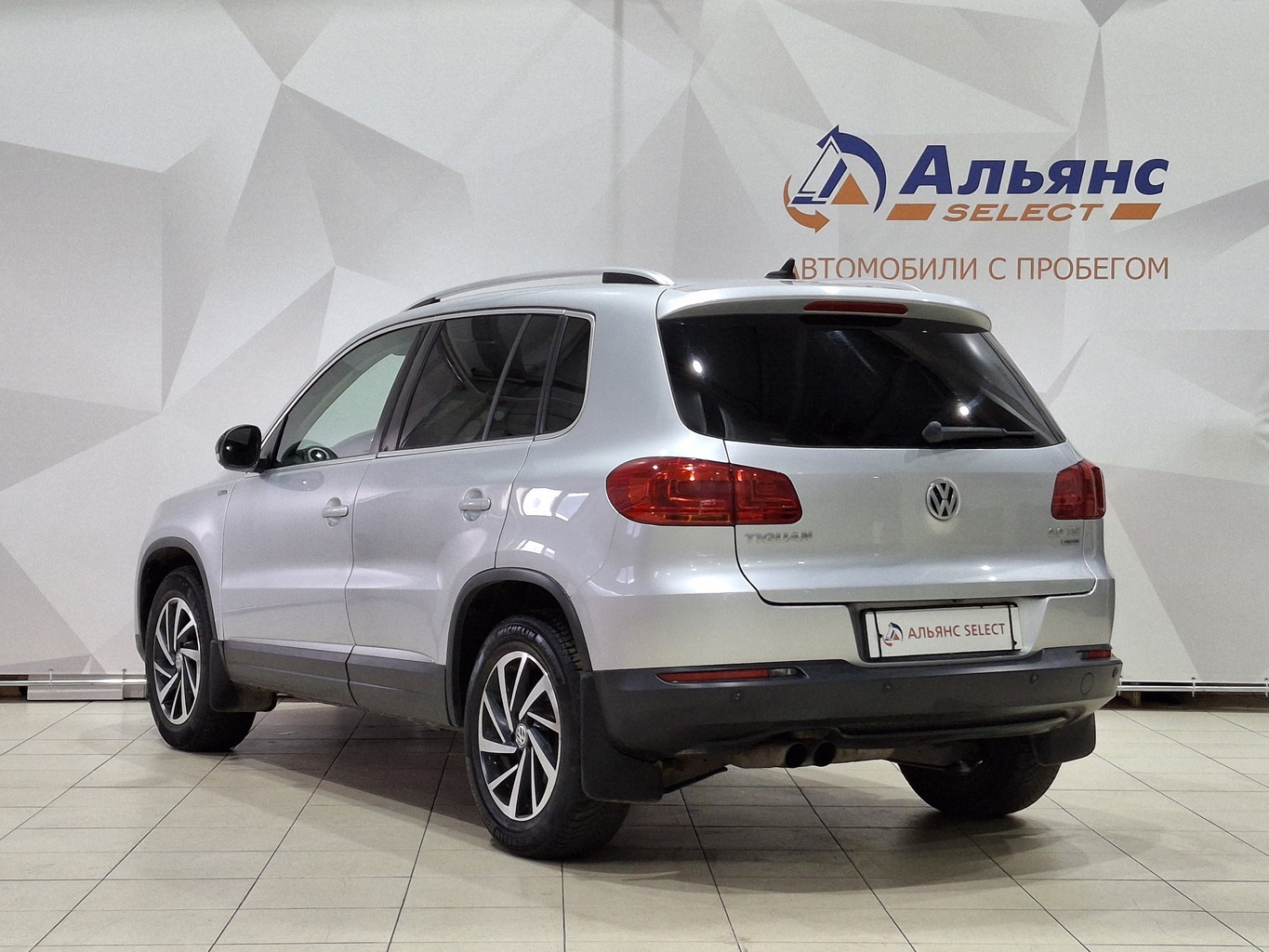 VOLKSWAGEN TIGUAN