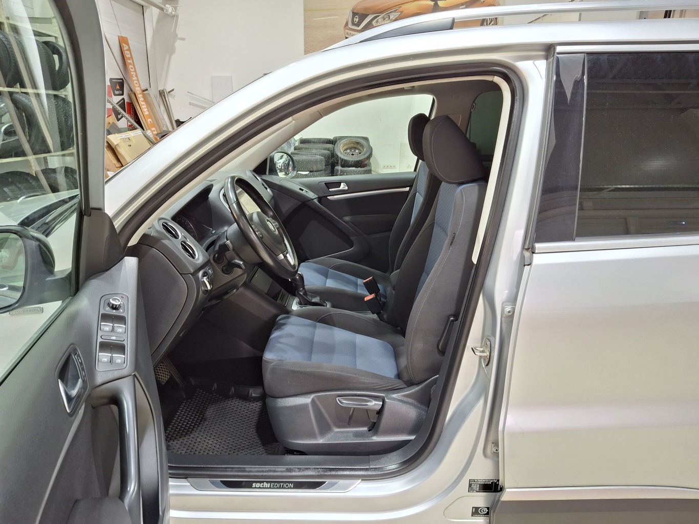 VOLKSWAGEN TIGUAN