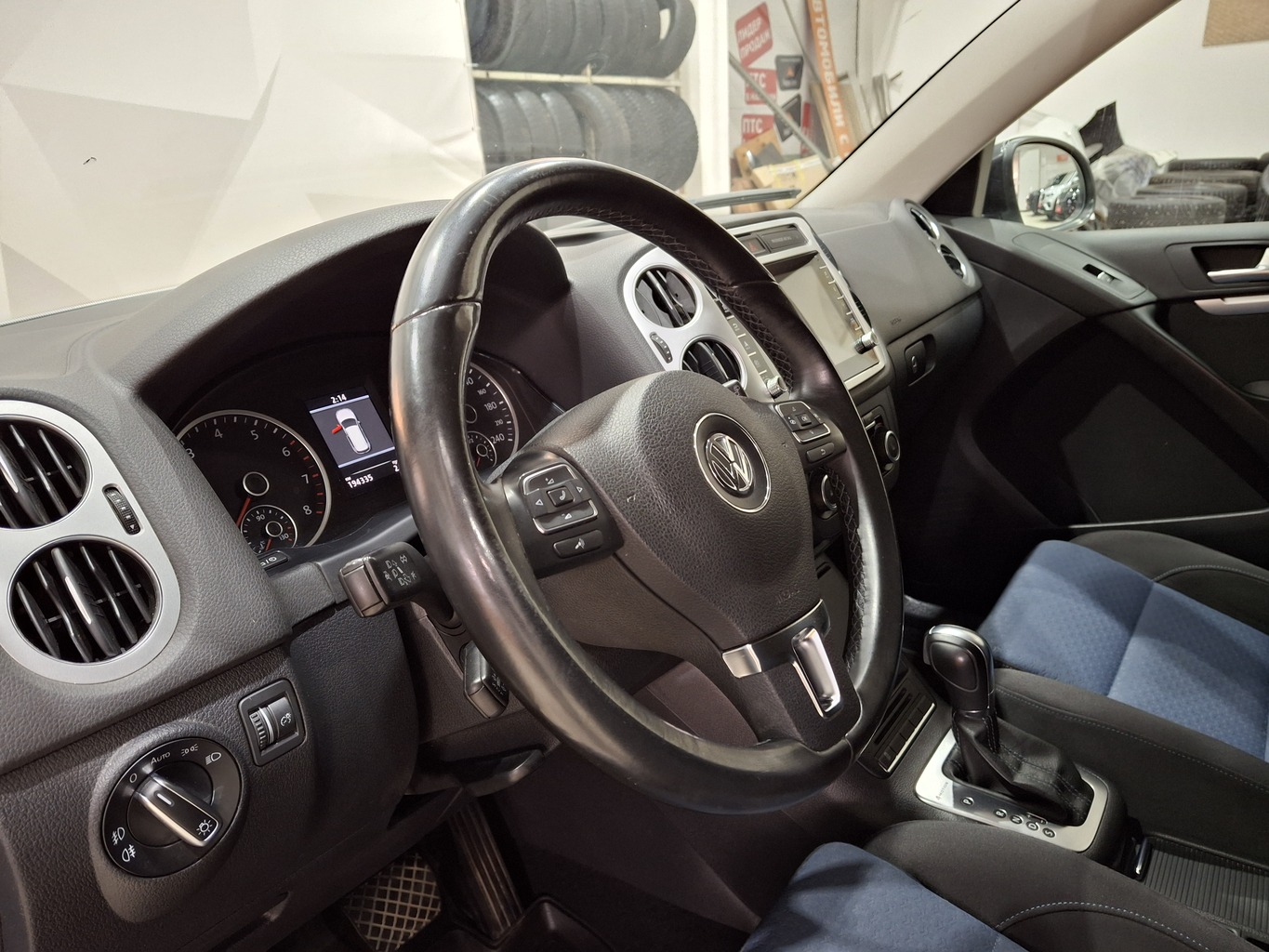 VOLKSWAGEN TIGUAN