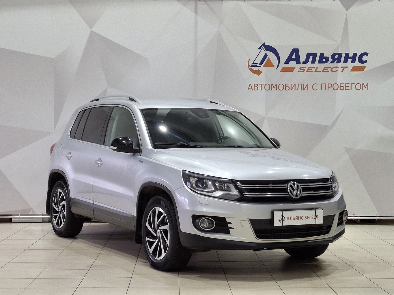 VOLKSWAGEN TIGUAN