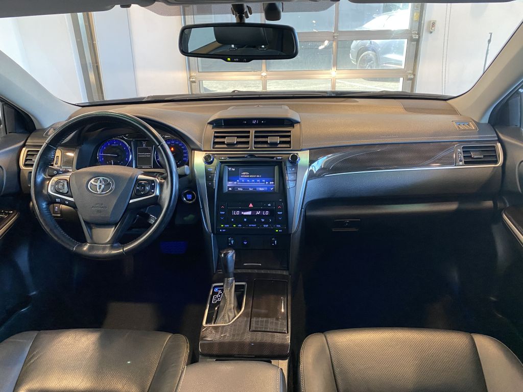 TOYOTA CAMRY