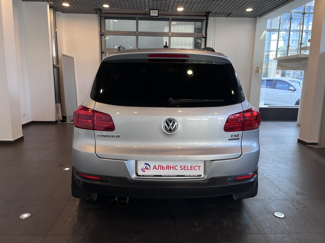 VOLKSWAGEN TIGUAN