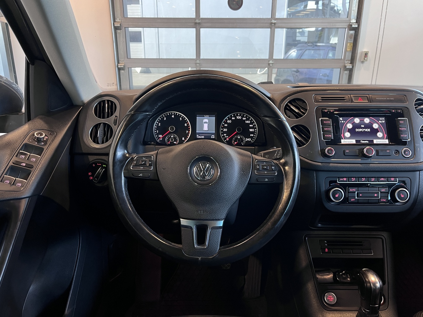 VOLKSWAGEN TIGUAN