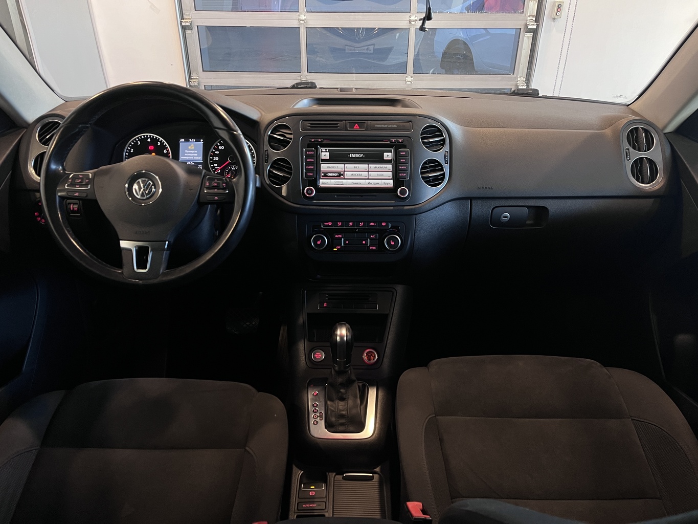 VOLKSWAGEN TIGUAN