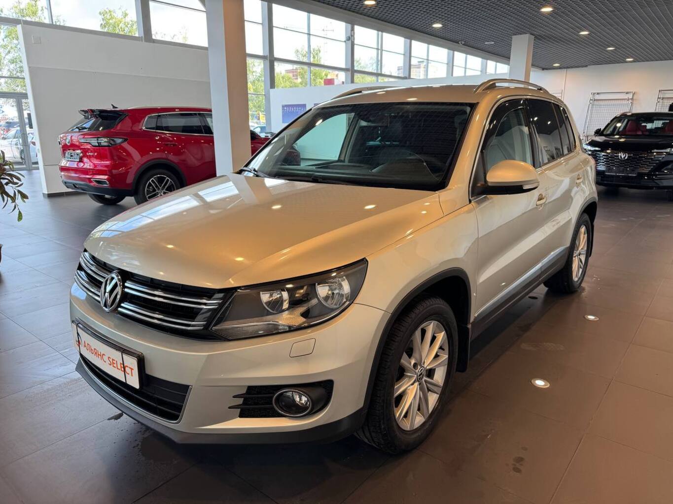 VOLKSWAGEN TIGUAN