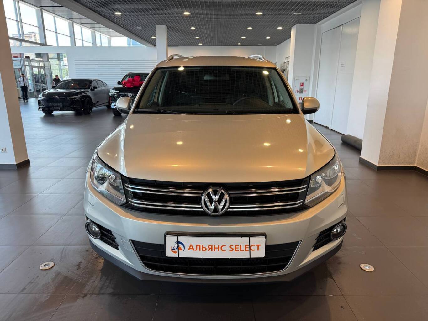 VOLKSWAGEN TIGUAN