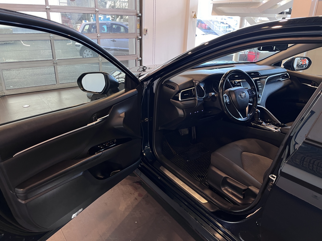 TOYOTA CAMRY