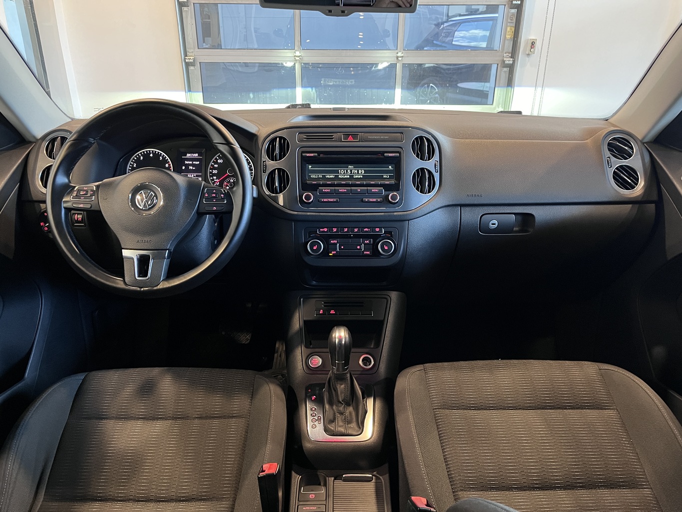 VOLKSWAGEN TIGUAN
