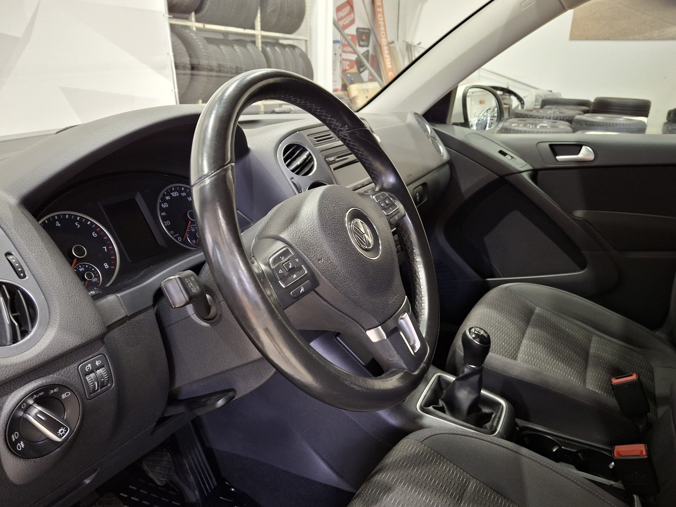 VOLKSWAGEN TIGUAN