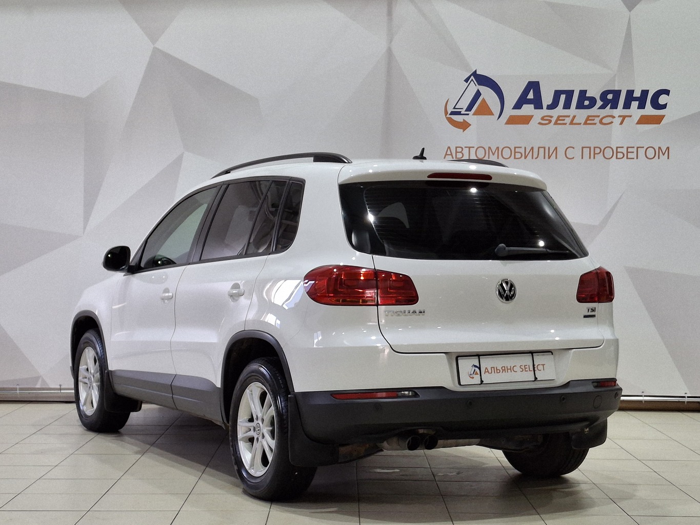 VOLKSWAGEN TIGUAN