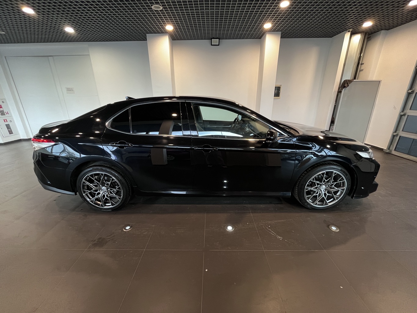 TOYOTA CAMRY