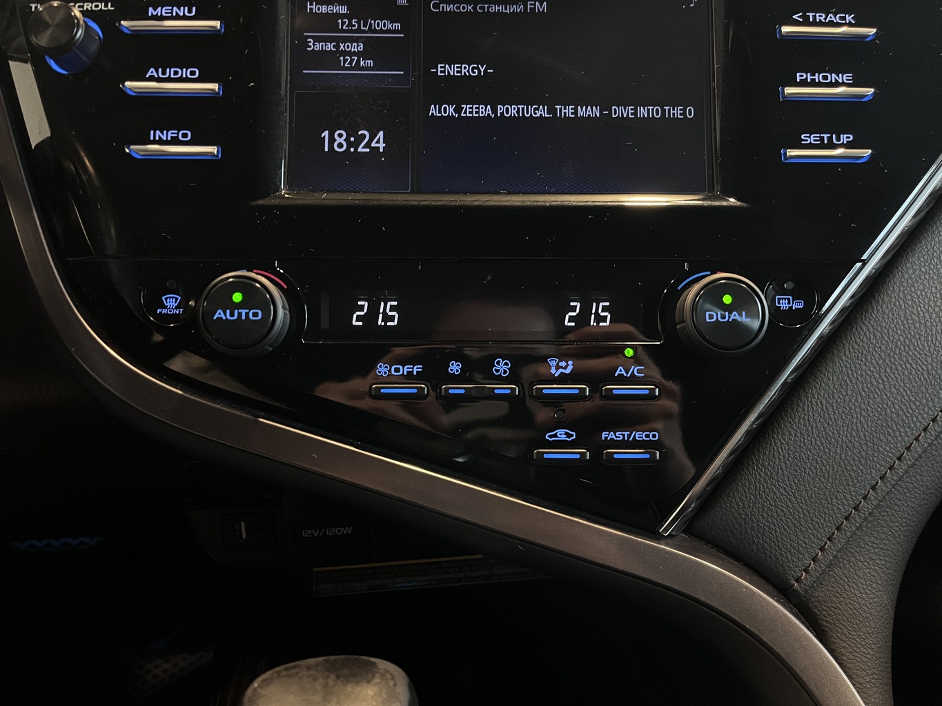 TOYOTA CAMRY