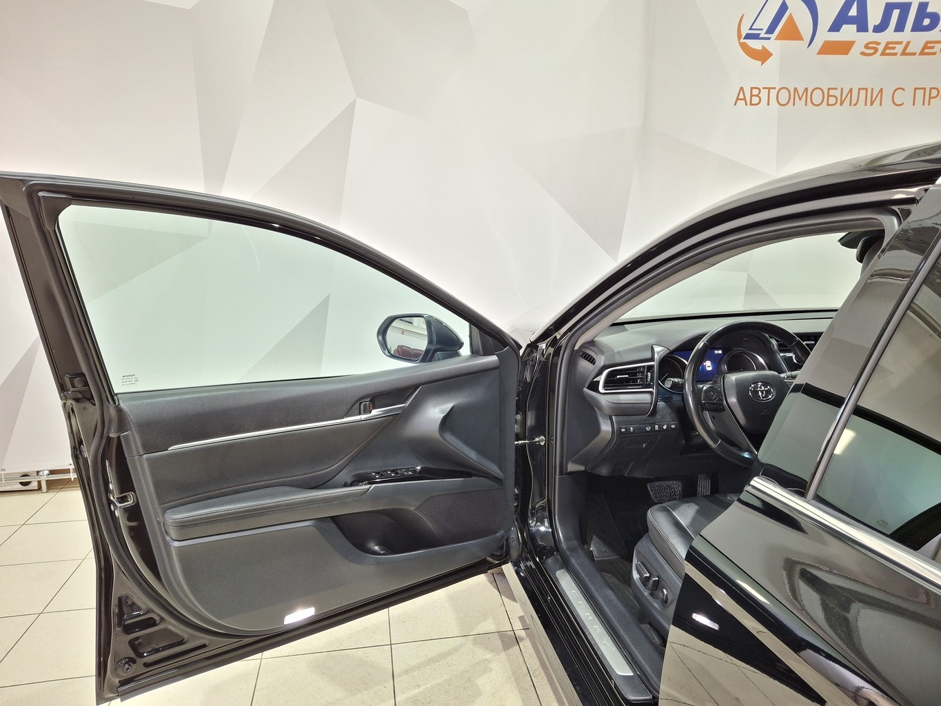 TOYOTA CAMRY