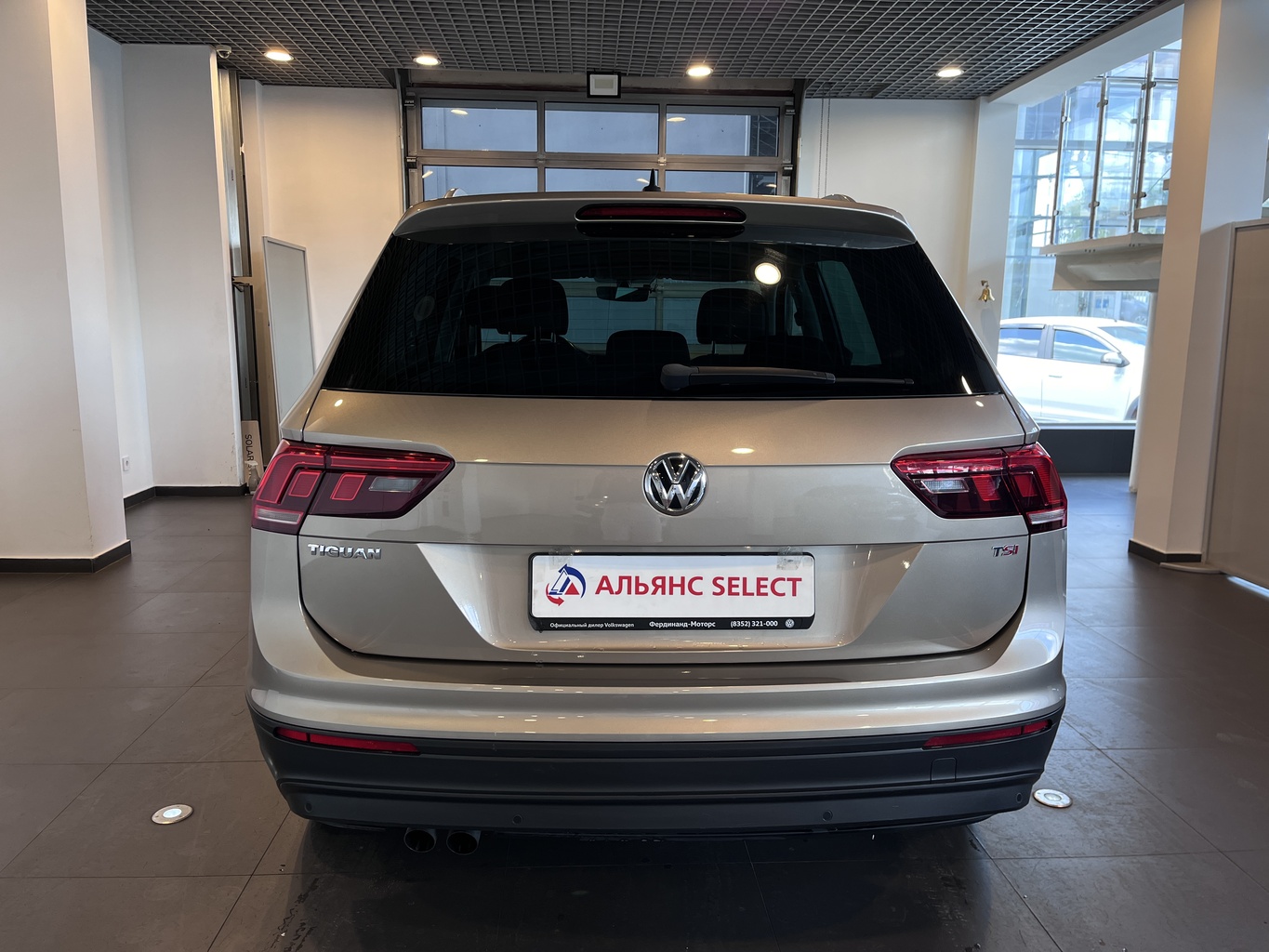 VOLKSWAGEN TIGUAN