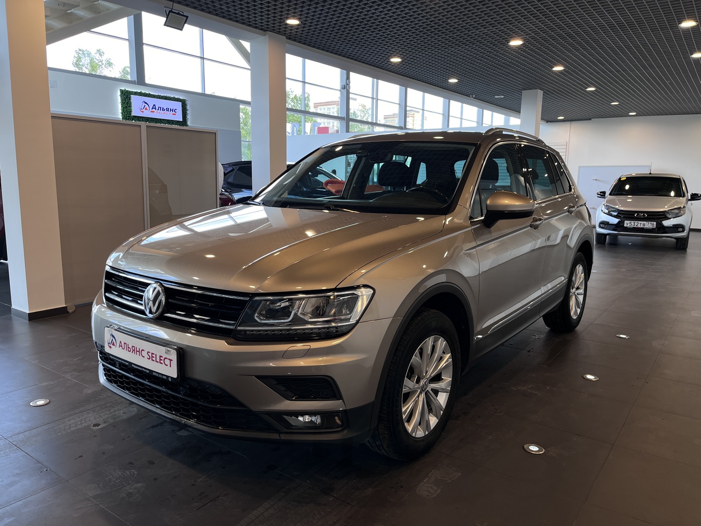 VOLKSWAGEN TIGUAN