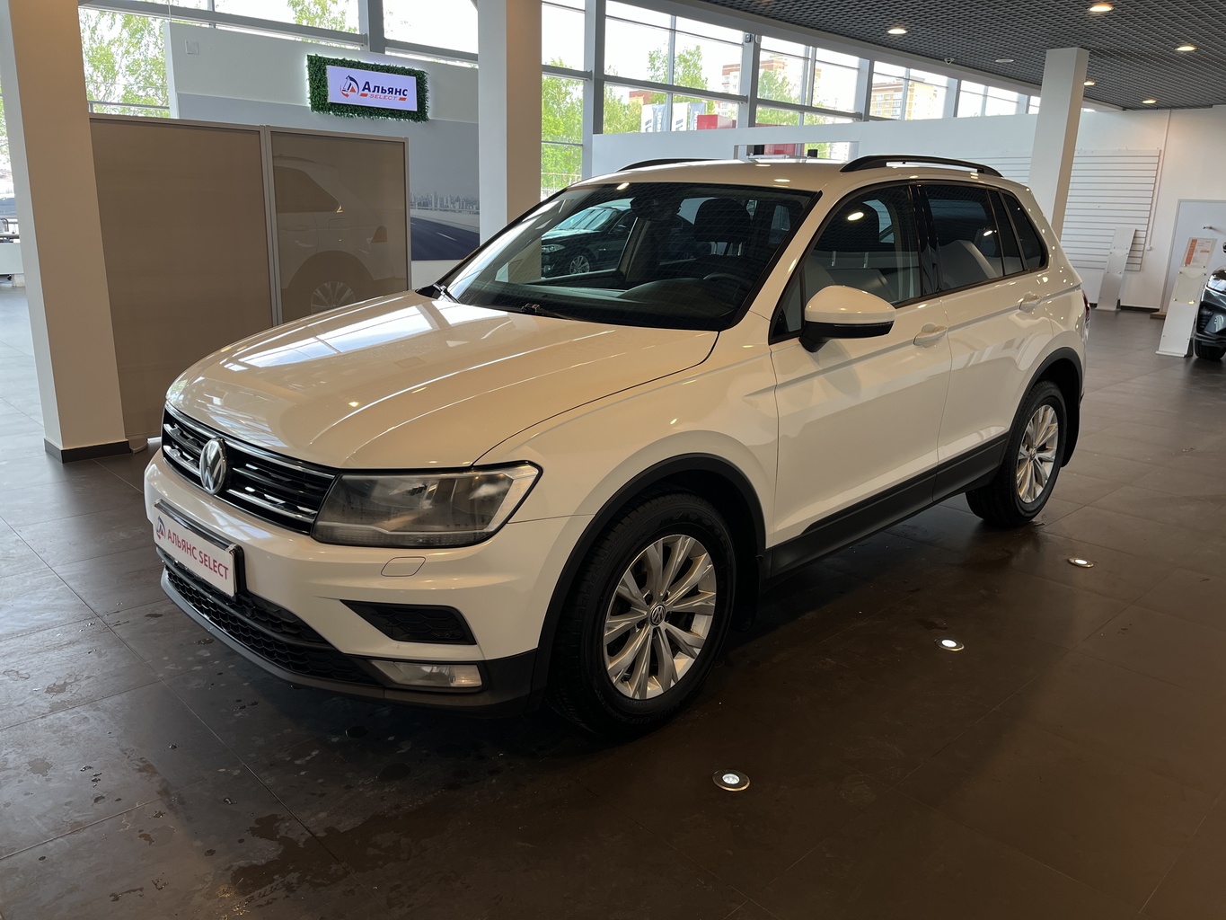 VOLKSWAGEN TIGUAN