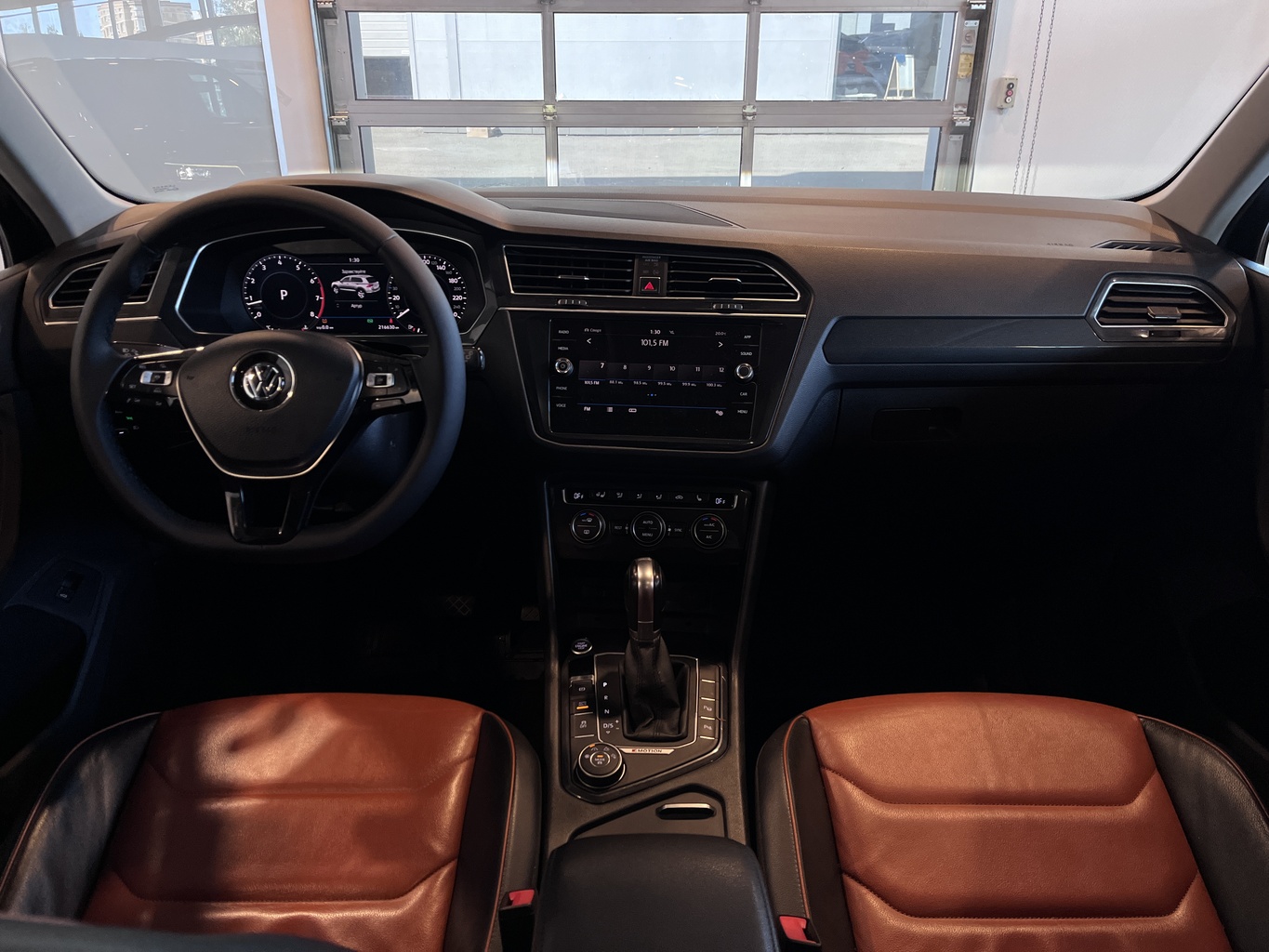 VOLKSWAGEN TIGUAN