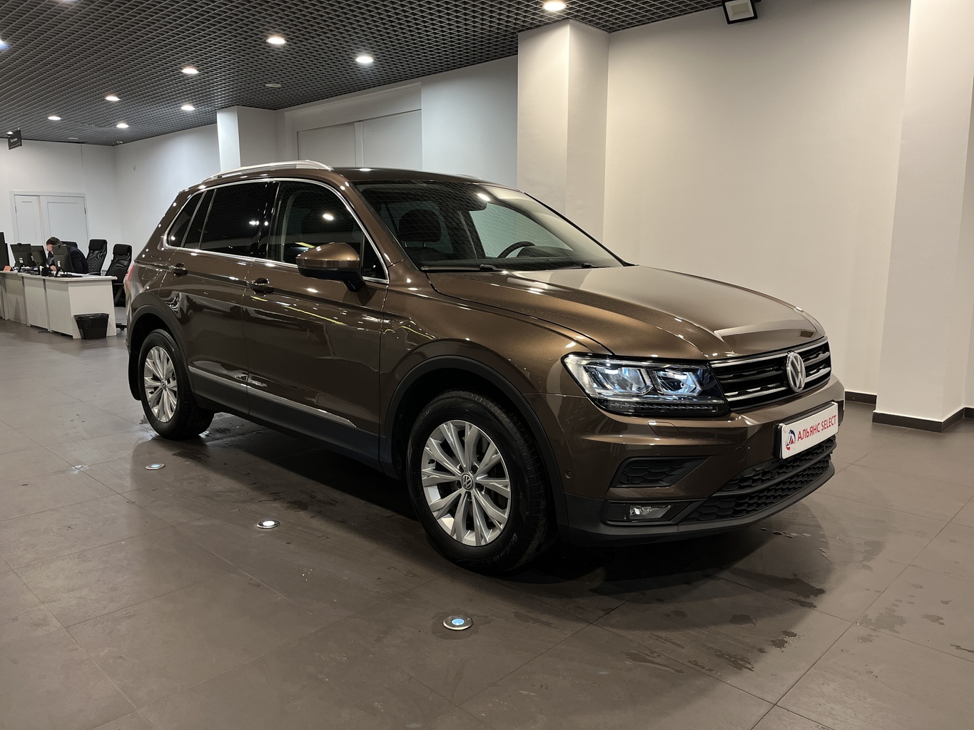 VOLKSWAGEN TIGUAN