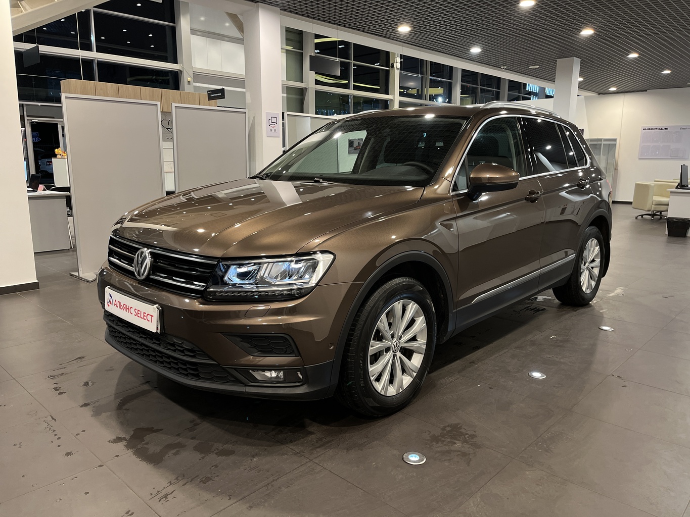 VOLKSWAGEN TIGUAN