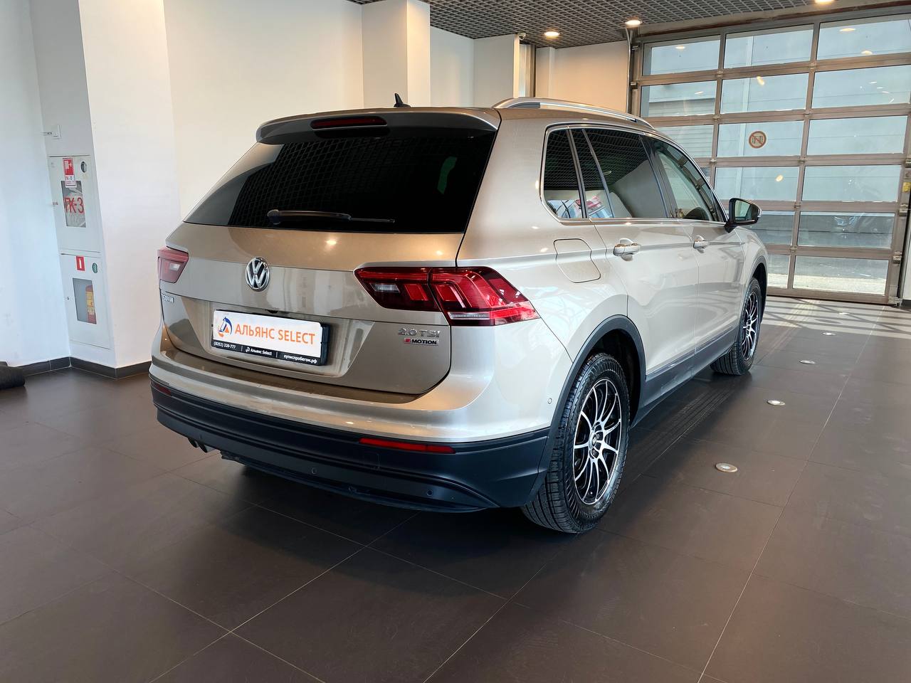 VOLKSWAGEN TIGUAN