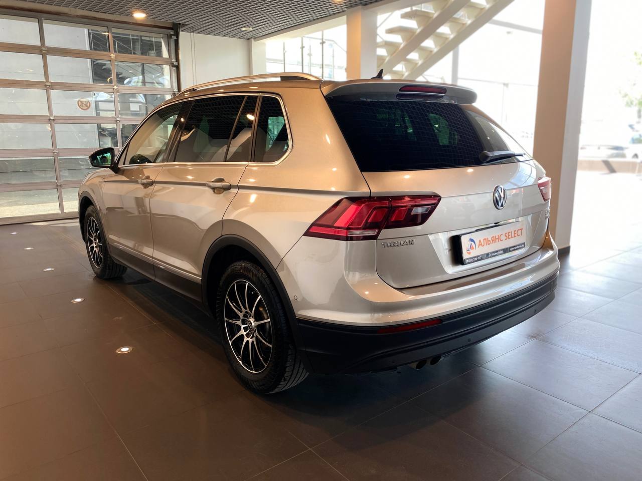 VOLKSWAGEN TIGUAN