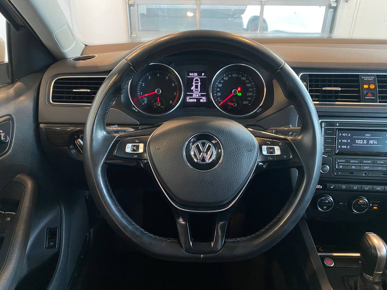 VOLKSWAGEN JETTA