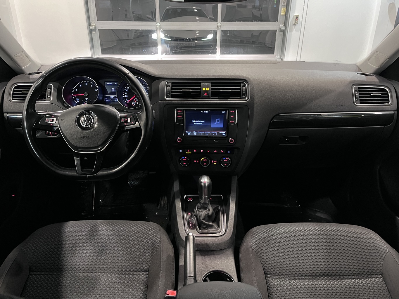VOLKSWAGEN JETTA